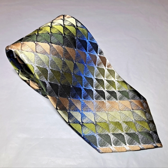Van Heusen 💯 Silk Men's Necktie 57-60" x 3.25" Geometric Green/Tan/Multi-colors - Picture 1 of 9